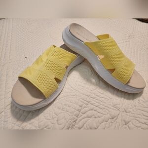 Easy Spirit Women's Yellow Knit Slide Sandals Comfort Vacation Walking Sz 9 NEW